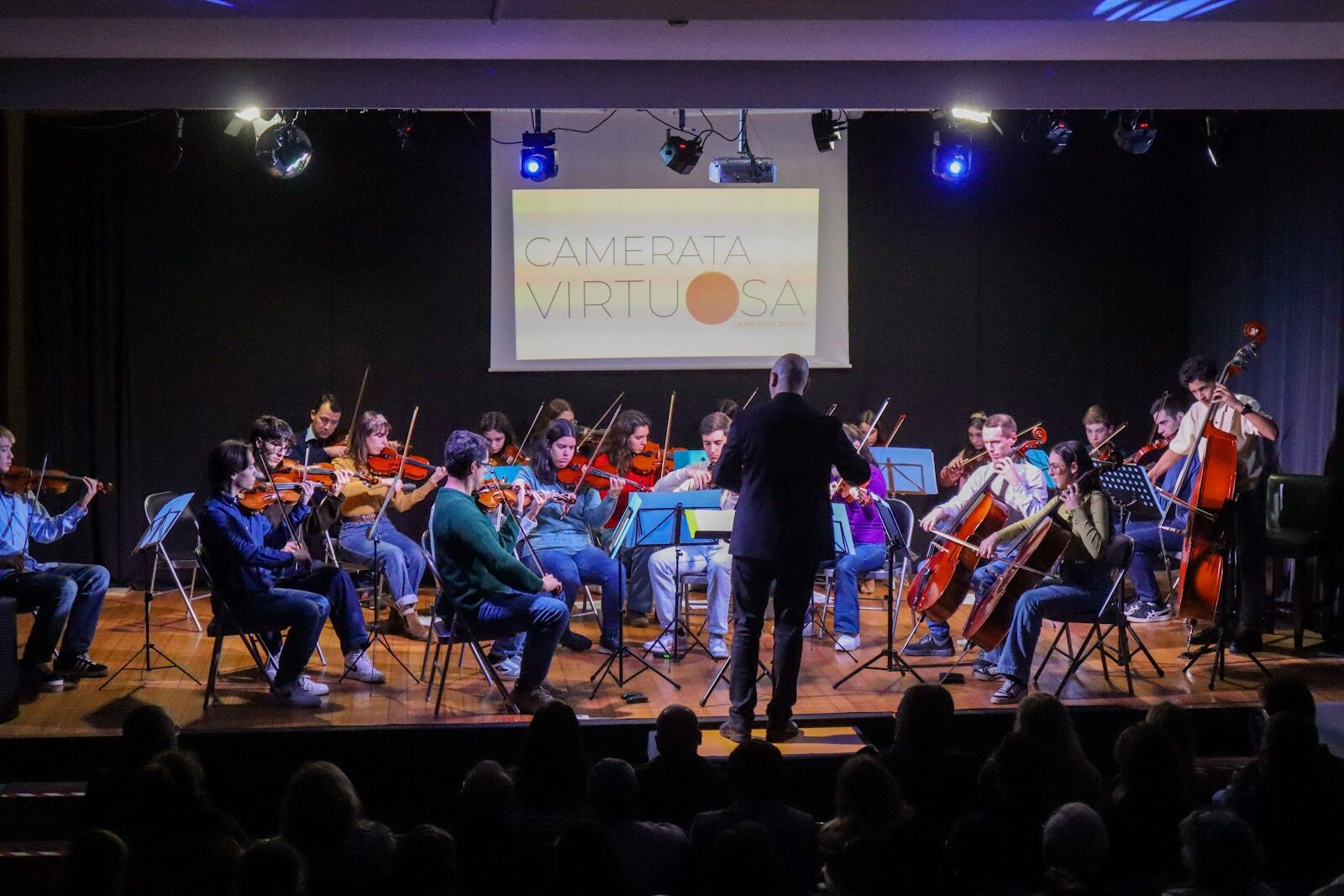A Camerata Virtuosa em palco na ALADI